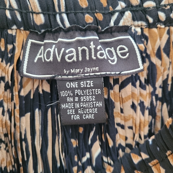 Advantage by Mary Jayne. One Size Black/Tan Pleated Stretchy Maxi Skirt. - Picture 8 of 8